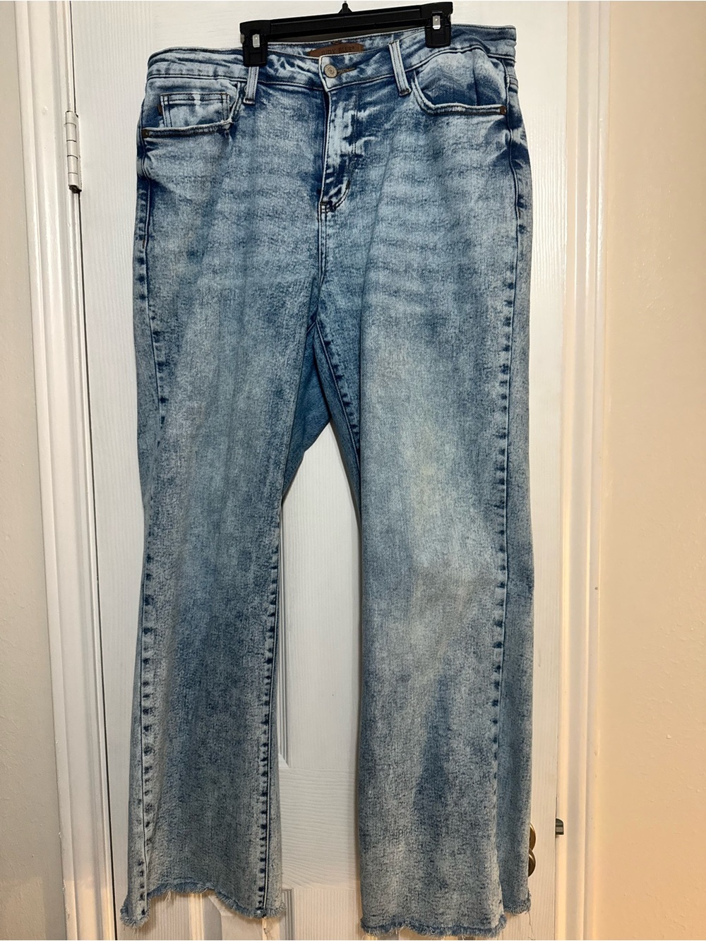 Judy Blue Light Acid Wash Straight Leg Jeans